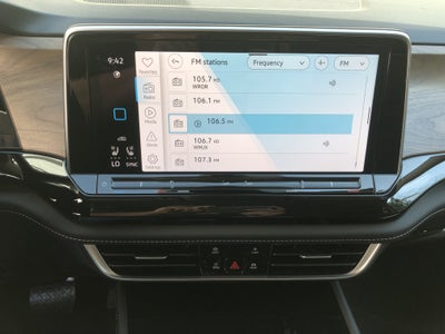 2026 Volkswagen Atlas 2.0T SE w/Technology w/captains chairs