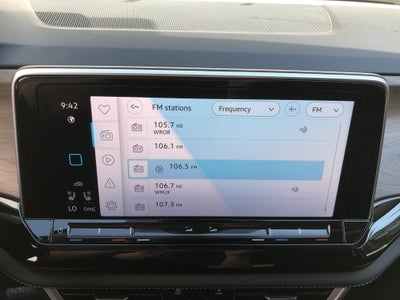 2026 Volkswagen Atlas 2.0T SE w/Technology w/captains chairs