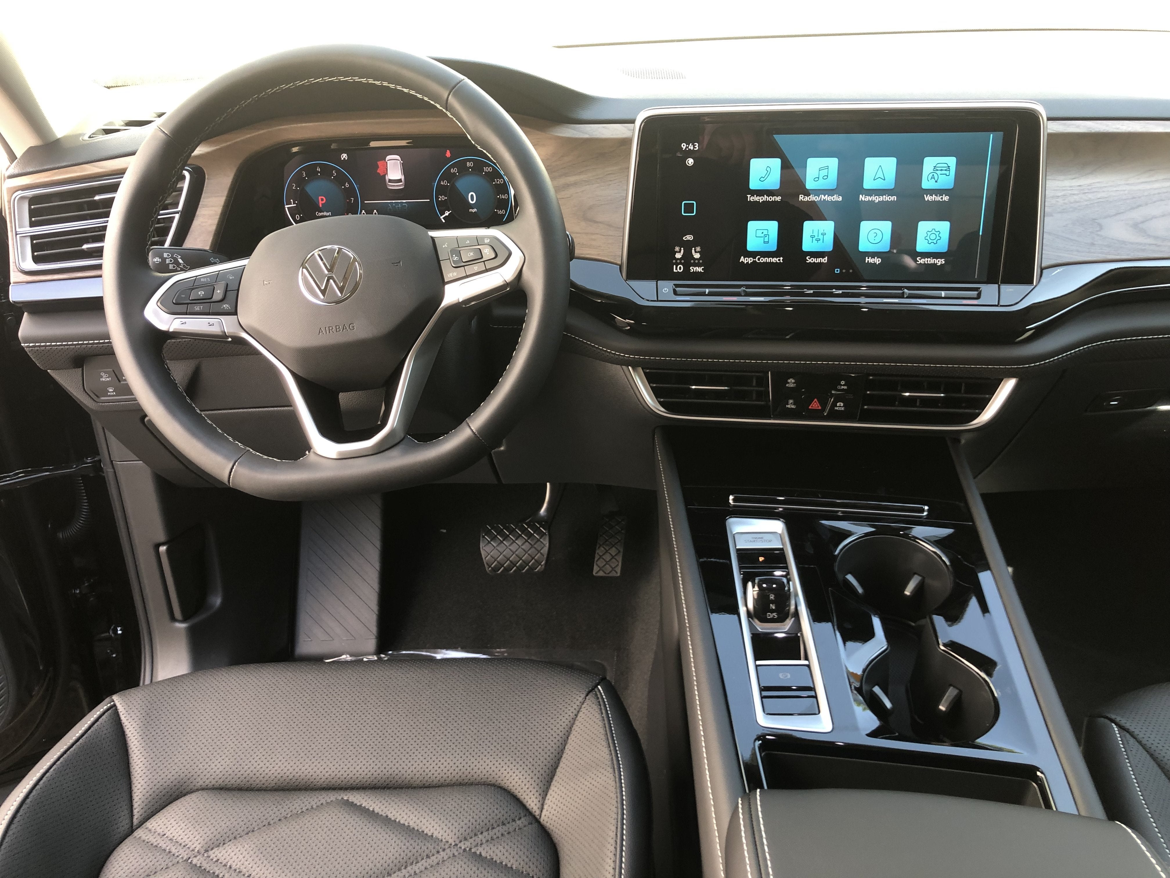 2026 Volkswagen Atlas 2.0T SE w/Technology w/captains chairs