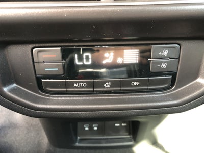 2026 Volkswagen Atlas 2.0T SE w/Technology w/captains chairs