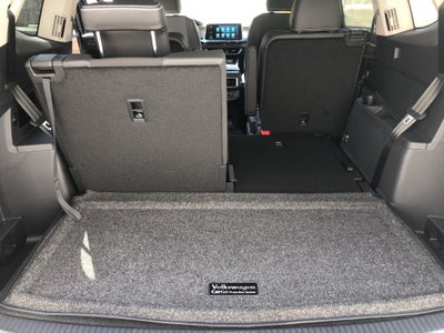 2026 Volkswagen Atlas 2.0T SE w/Technology w/captains chairs