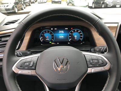 2026 Volkswagen Atlas 2.0T SE w/Technology w/captains chairs