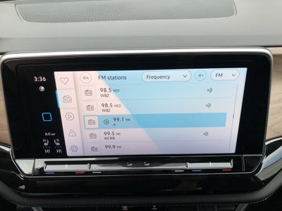 2026 Volkswagen Atlas 2.0T SE w/Technology w/captains chairs