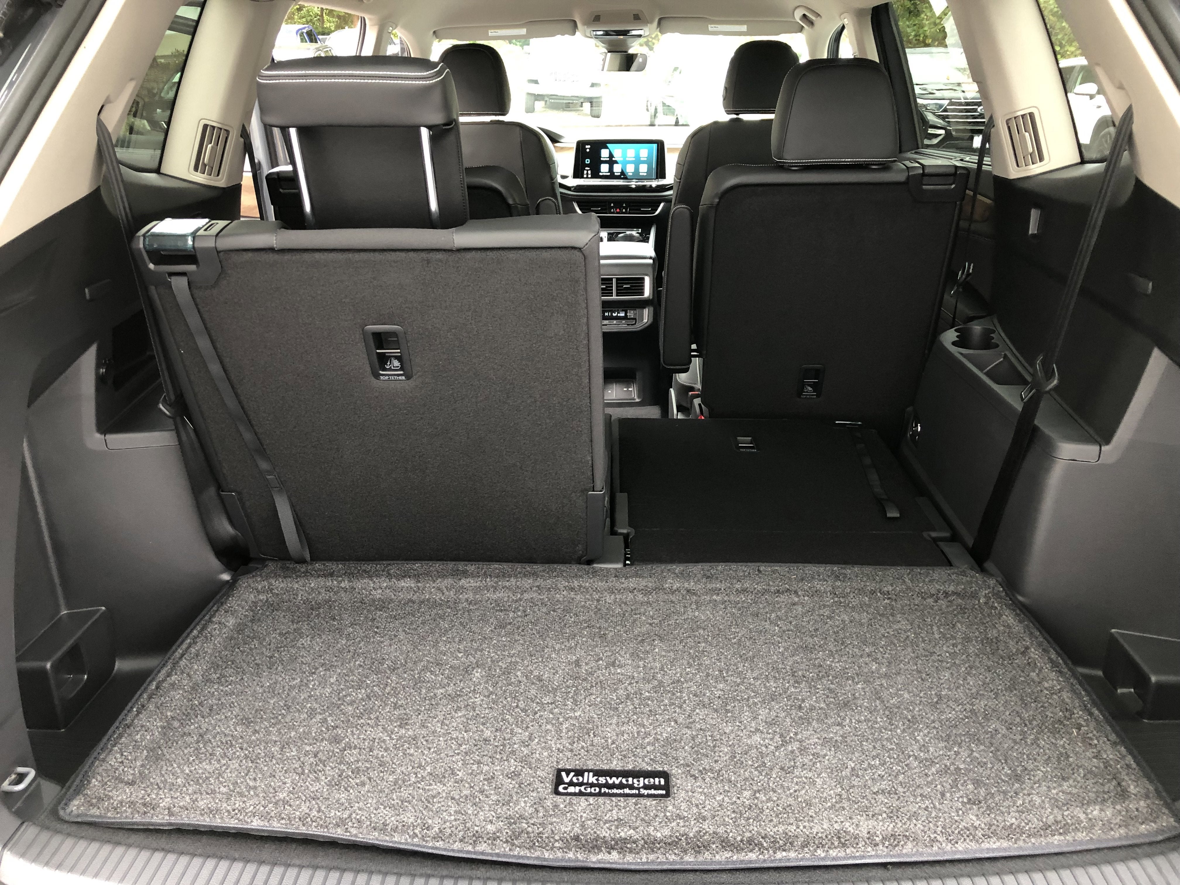 2026 Volkswagen Atlas 2.0T SE w/Technology w/captains chairs