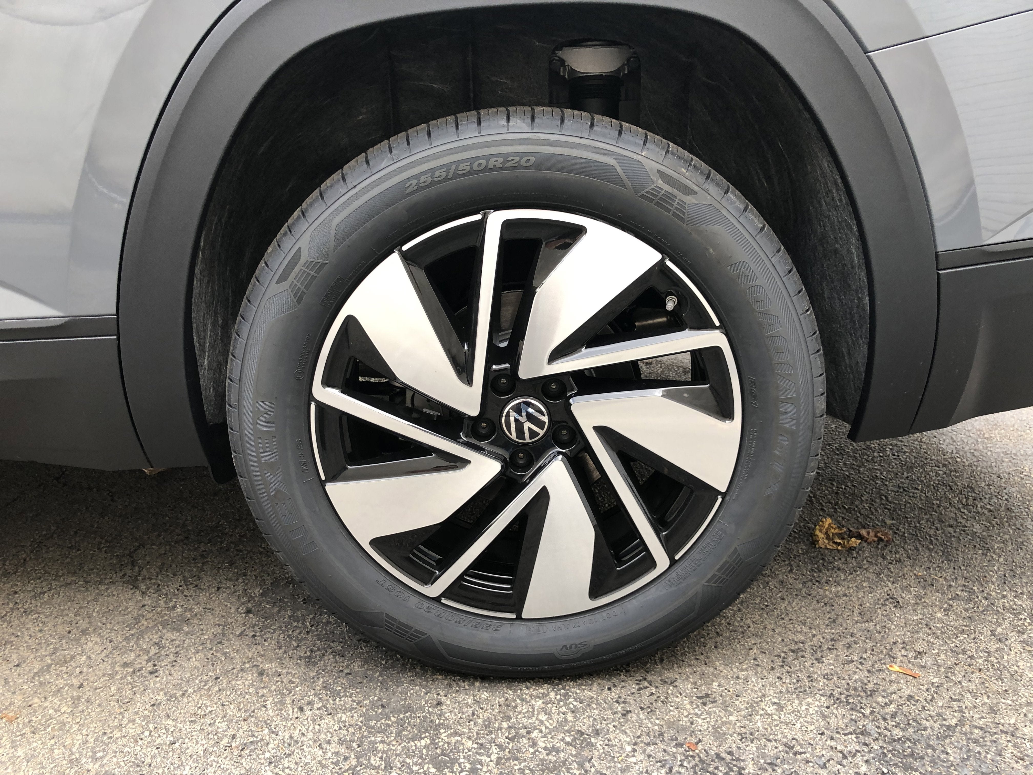 2026 Volkswagen Atlas 2.0T SE w/Technology w/captains chairs