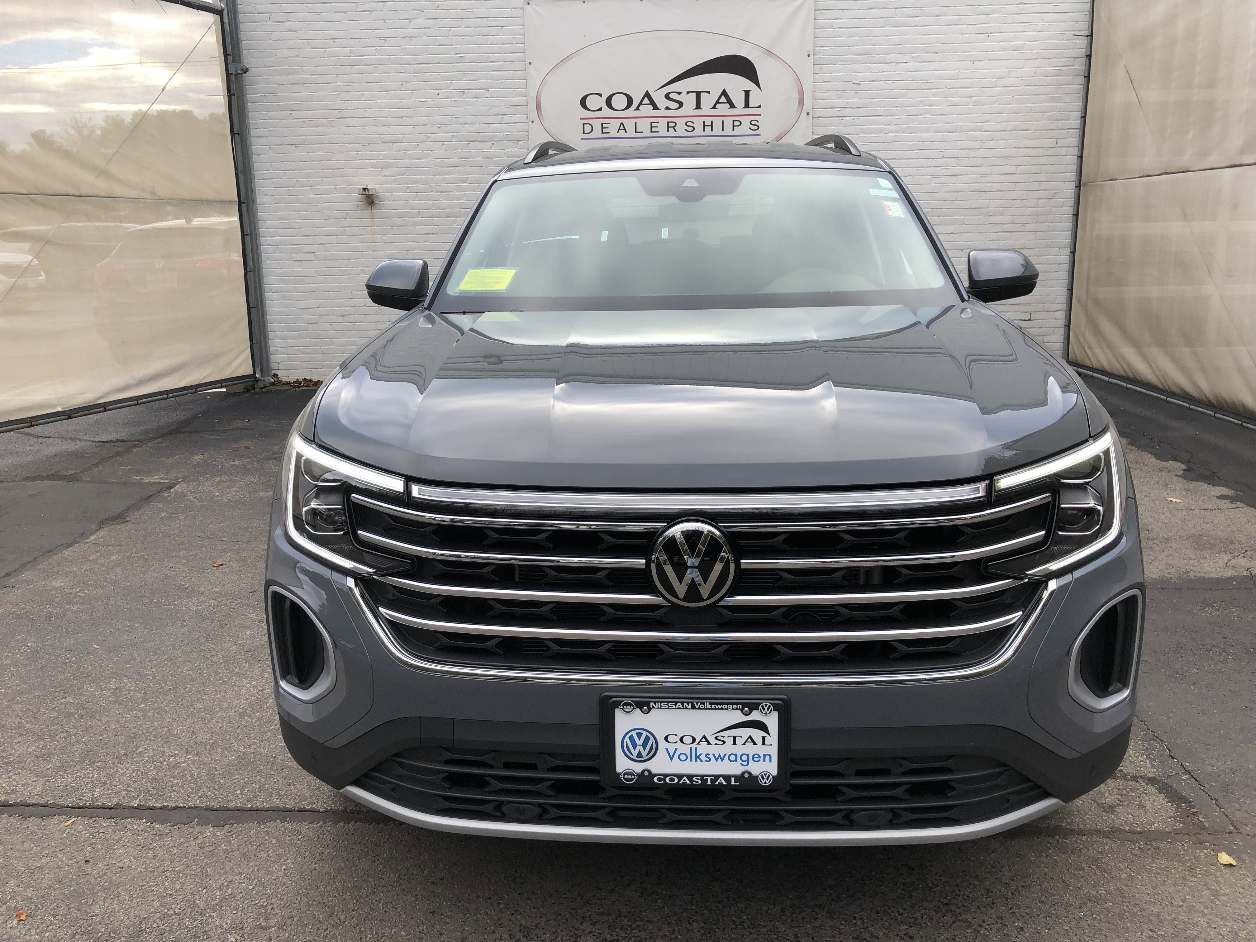 2026 Volkswagen Atlas 2.0T SE w/Technology w/captains chairs
