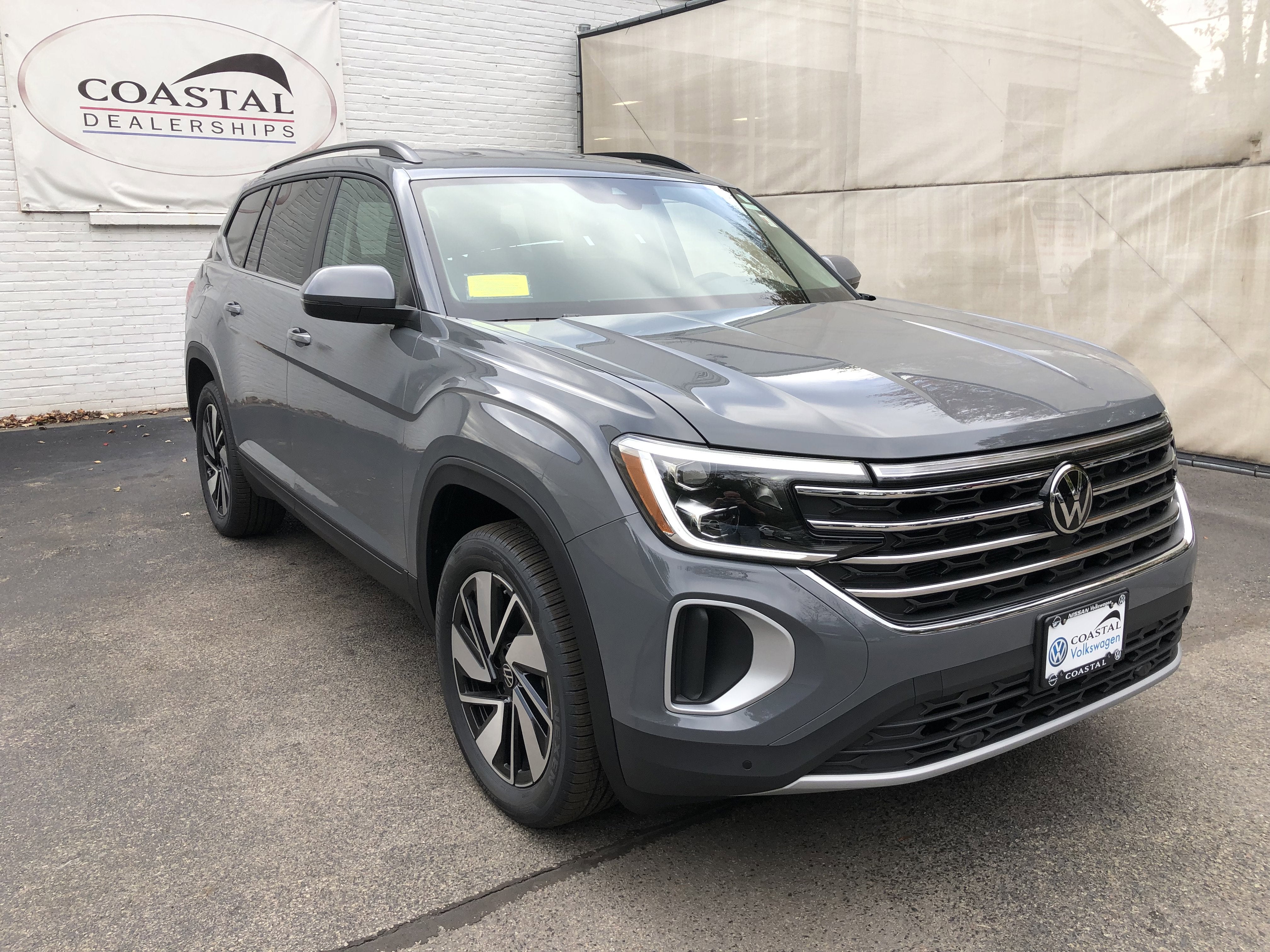 2026 Volkswagen Atlas 2.0T SE w/Technology w/captains chairs