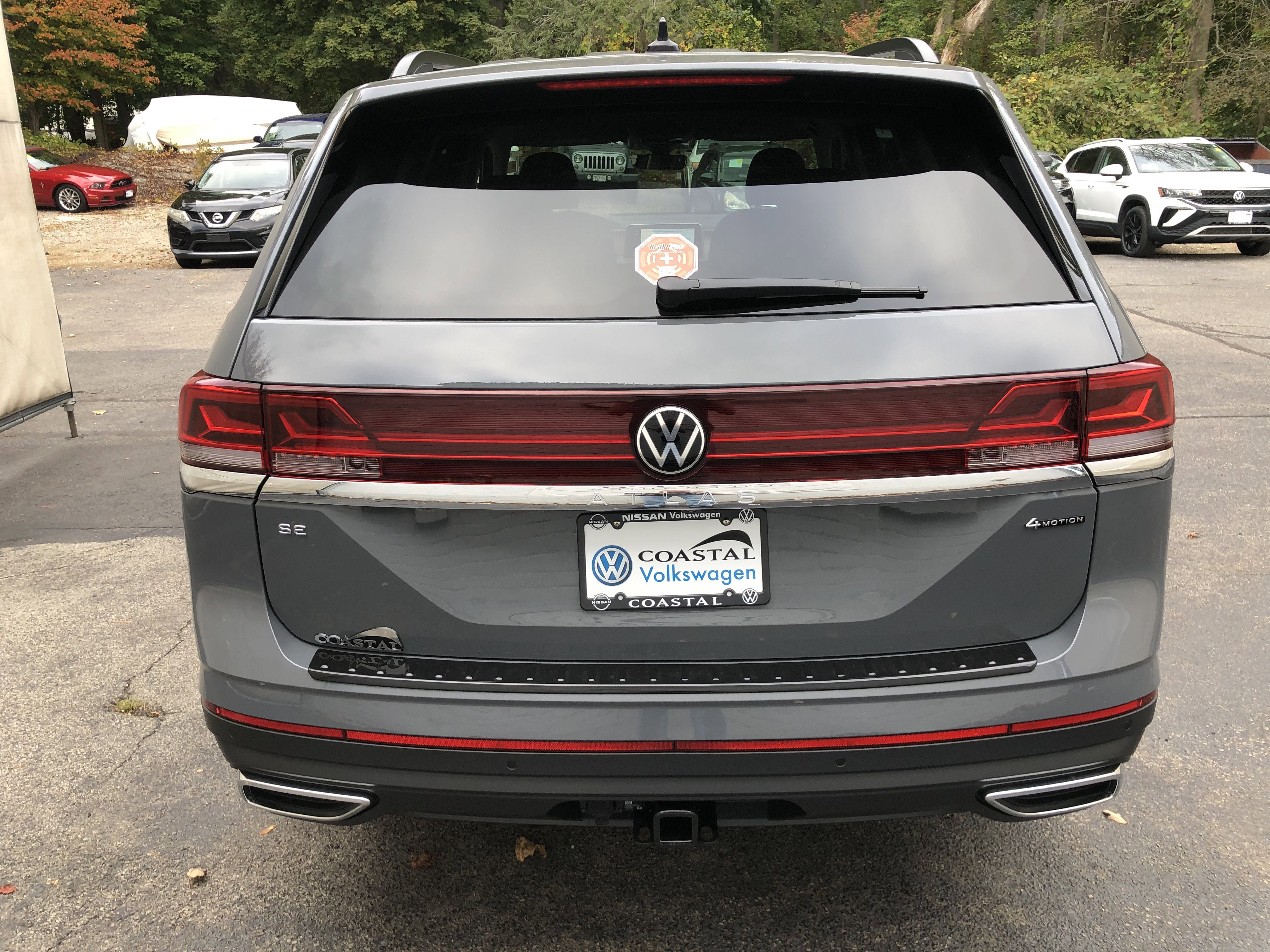 2026 Volkswagen Atlas 2.0T SE w/Technology w/captains chairs