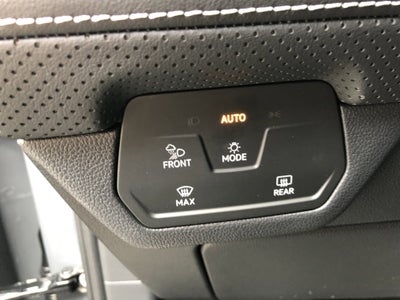 2026 Volkswagen Atlas 2.0T SE w/Technology w/captains chairs