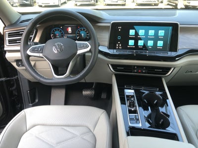 2026 Volkswagen Atlas 2.0T SE w/Technology w/black wheel package