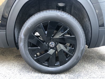 2026 Volkswagen Atlas 2.0T SE w/Technology w/black wheel package