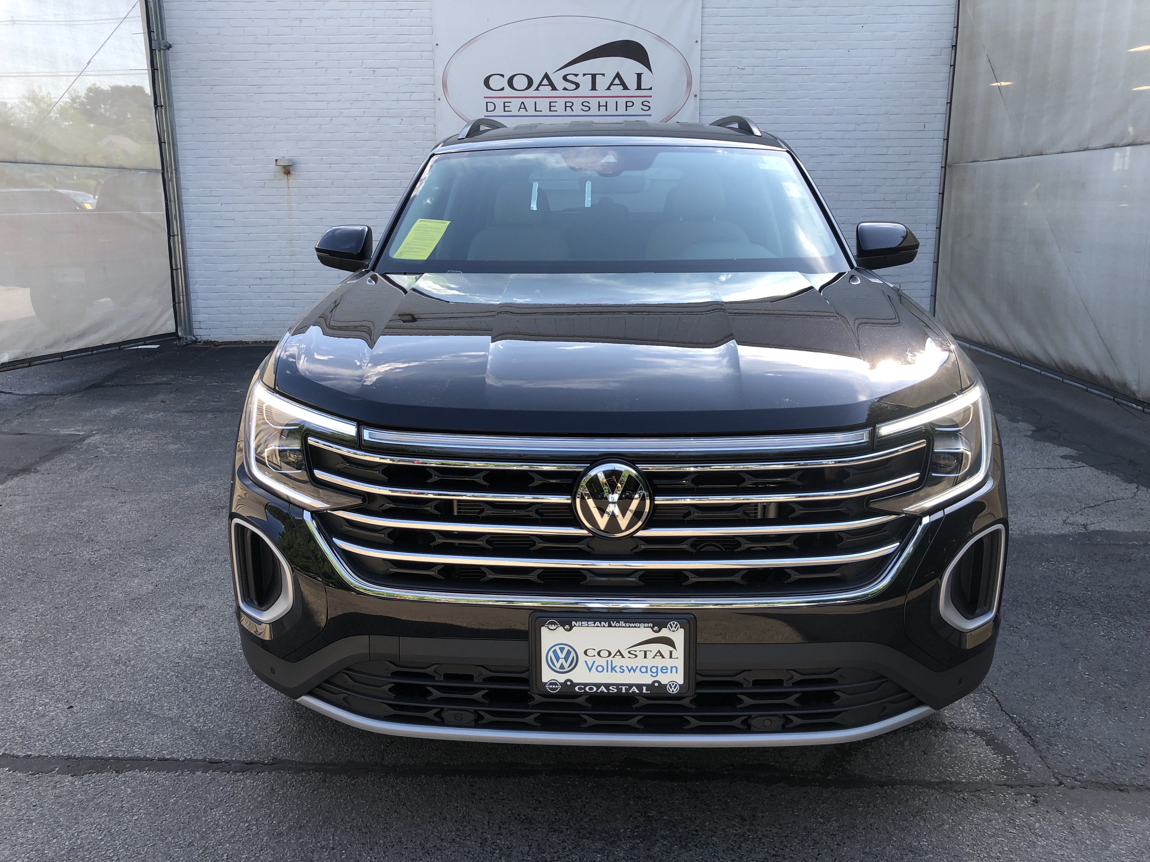 2026 Volkswagen Atlas 2.0T SE w/Technology w/black wheel package