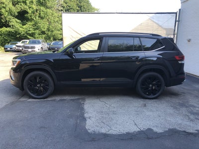 2026 Volkswagen Atlas 2.0T SE w/Technology w/black wheel package