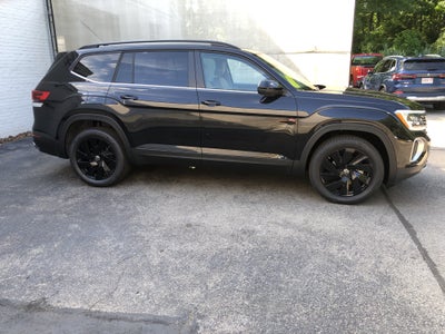 2026 Volkswagen Atlas 2.0T SE w/Technology w/black wheel package