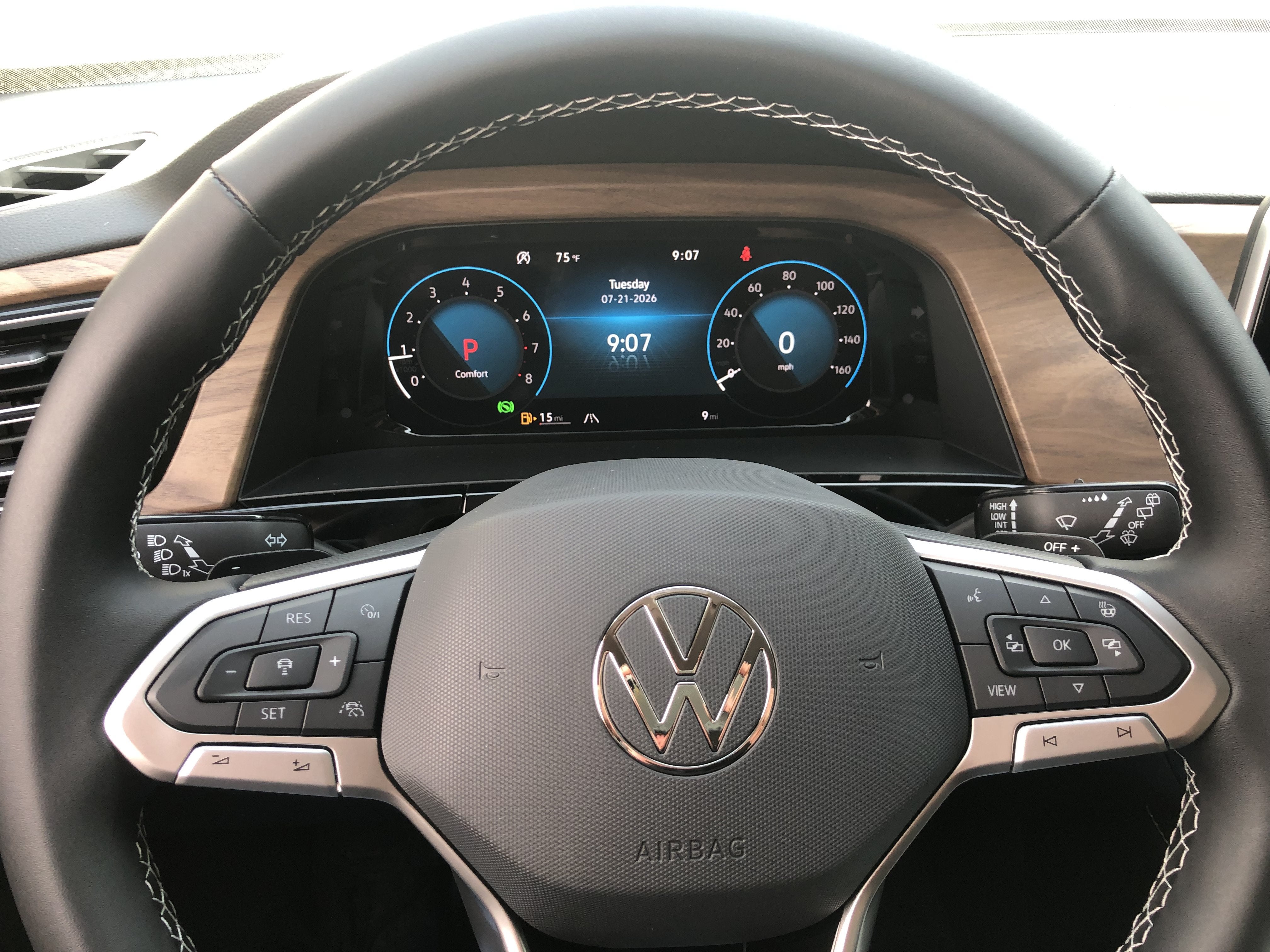 2026 Volkswagen Atlas 2.0T SE w/Technology w/black wheel package