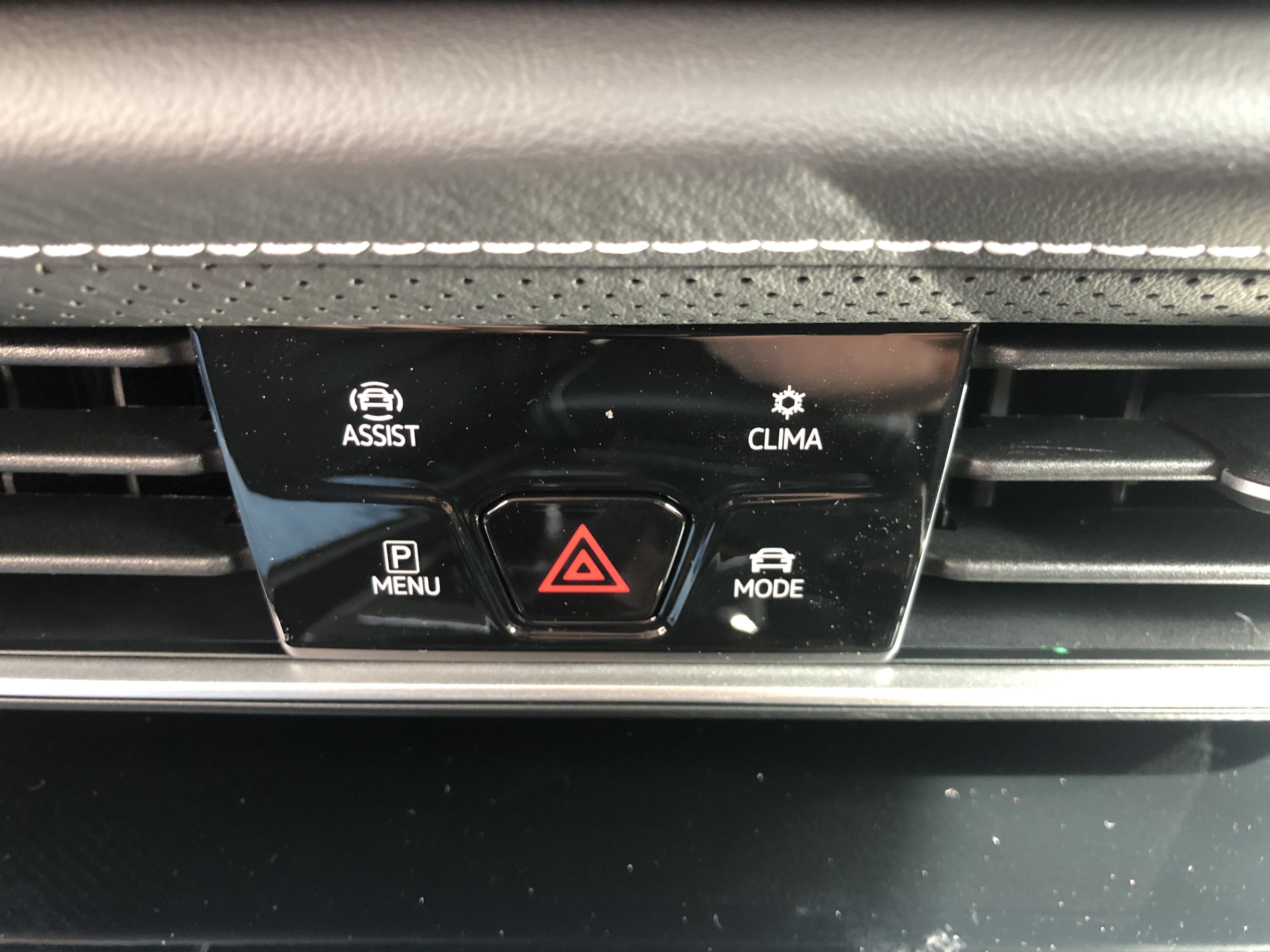 2026 Volkswagen Atlas 2.0T SE w/Technology w/black wheel package