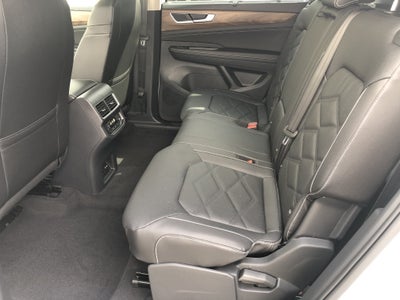 2026 Volkswagen Atlas 2.0T SE w/Technology w/black wheel package