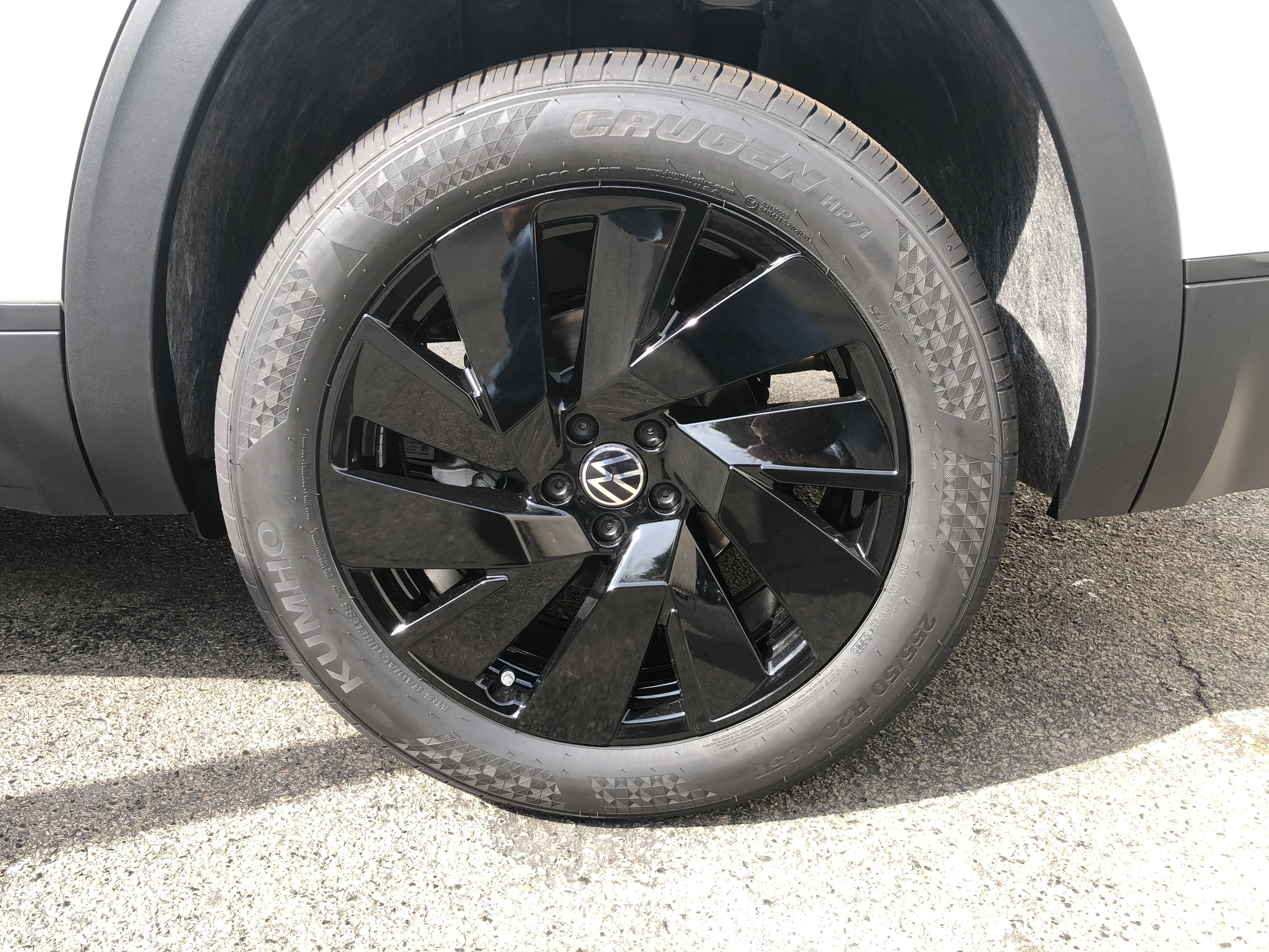 2026 Volkswagen Atlas 2.0T SE w/Technology w/black wheel package
