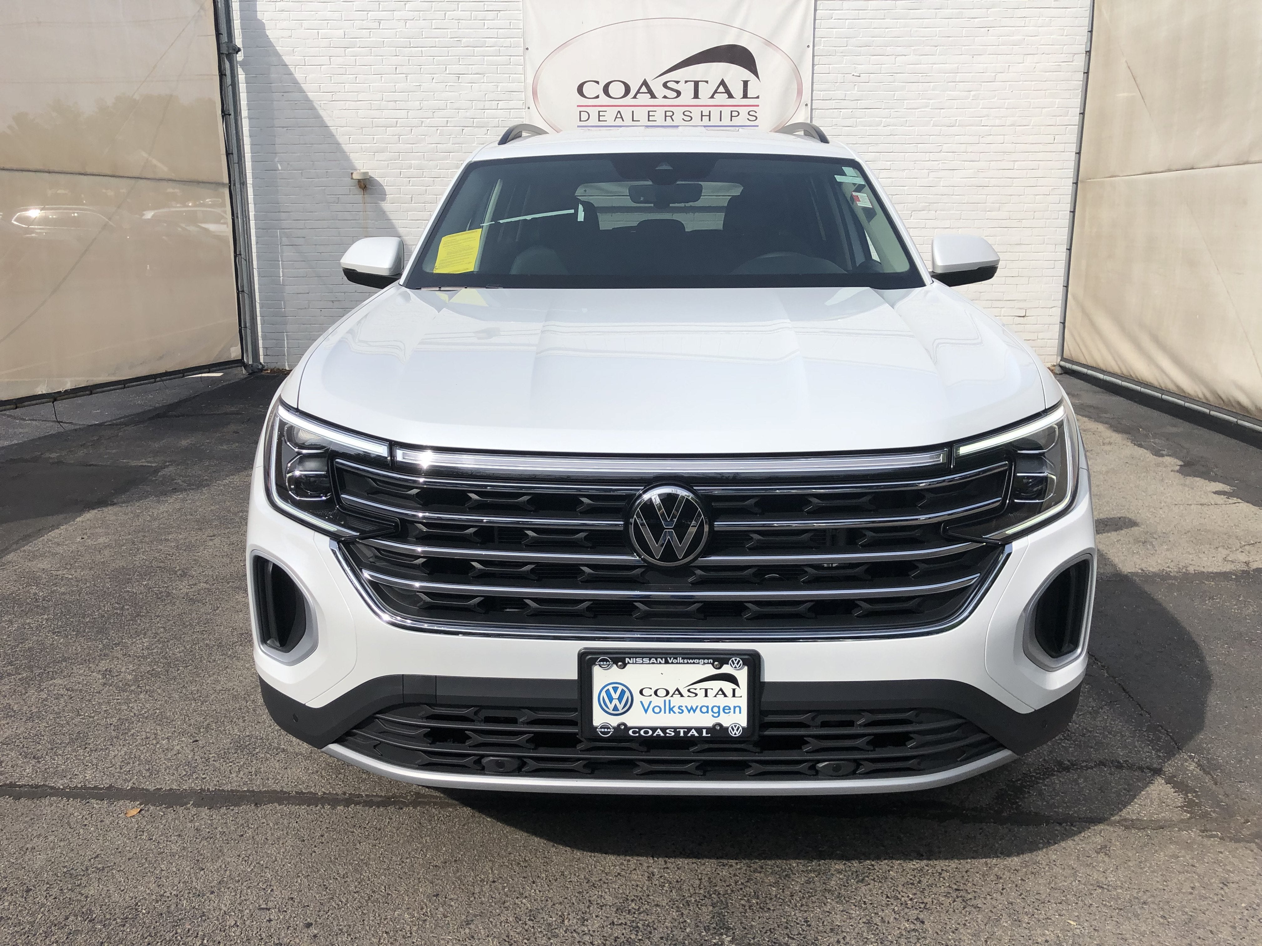 2026 Volkswagen Atlas 2.0T SE w/Technology w/black wheel package