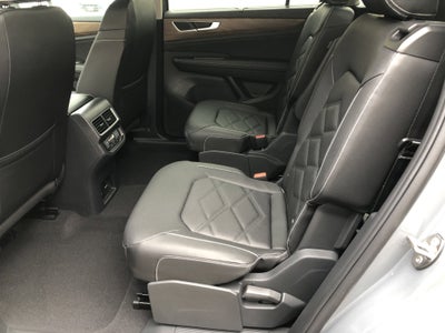 2026 Volkswagen Atlas 2.0T SE w/Technology w/captains chairs and black wheel package