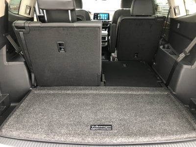 2026 Volkswagen Atlas 2.0T SE w/Technology w/captains chairs and black wheel package