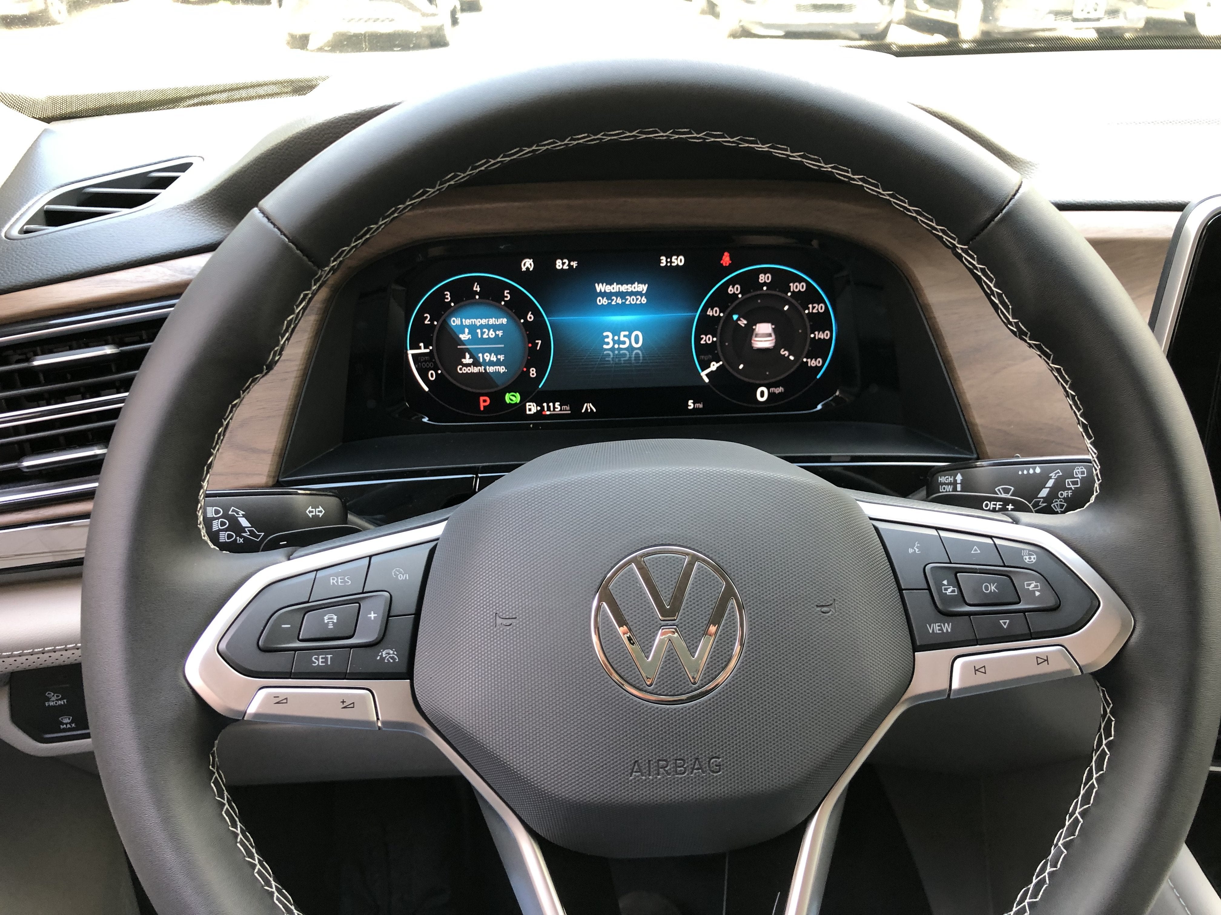 2026 Volkswagen Atlas 2.0T SE w/Technology w/black wheel package