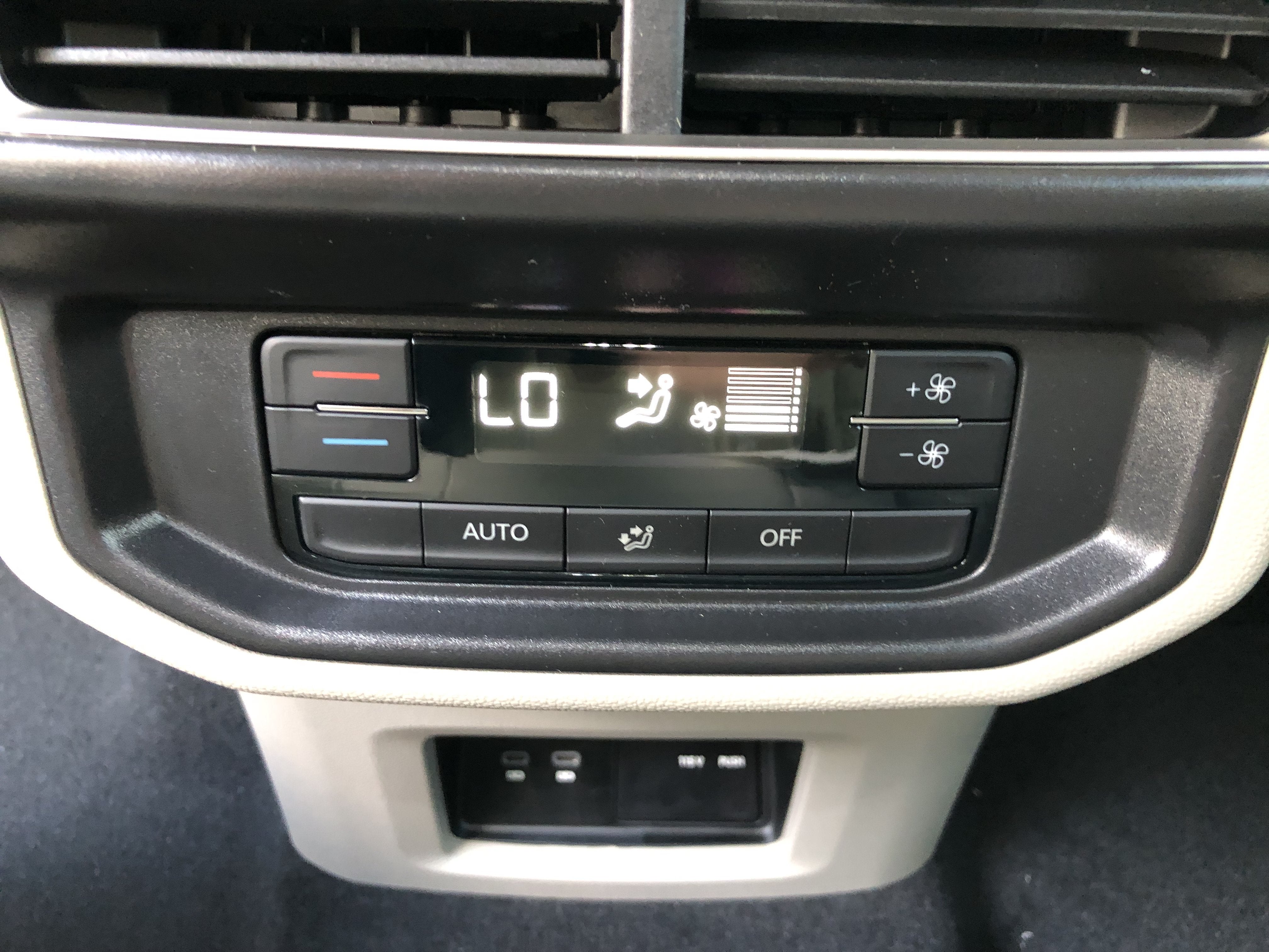 2026 Volkswagen Atlas 2.0T SE w/Technology w/black wheel package