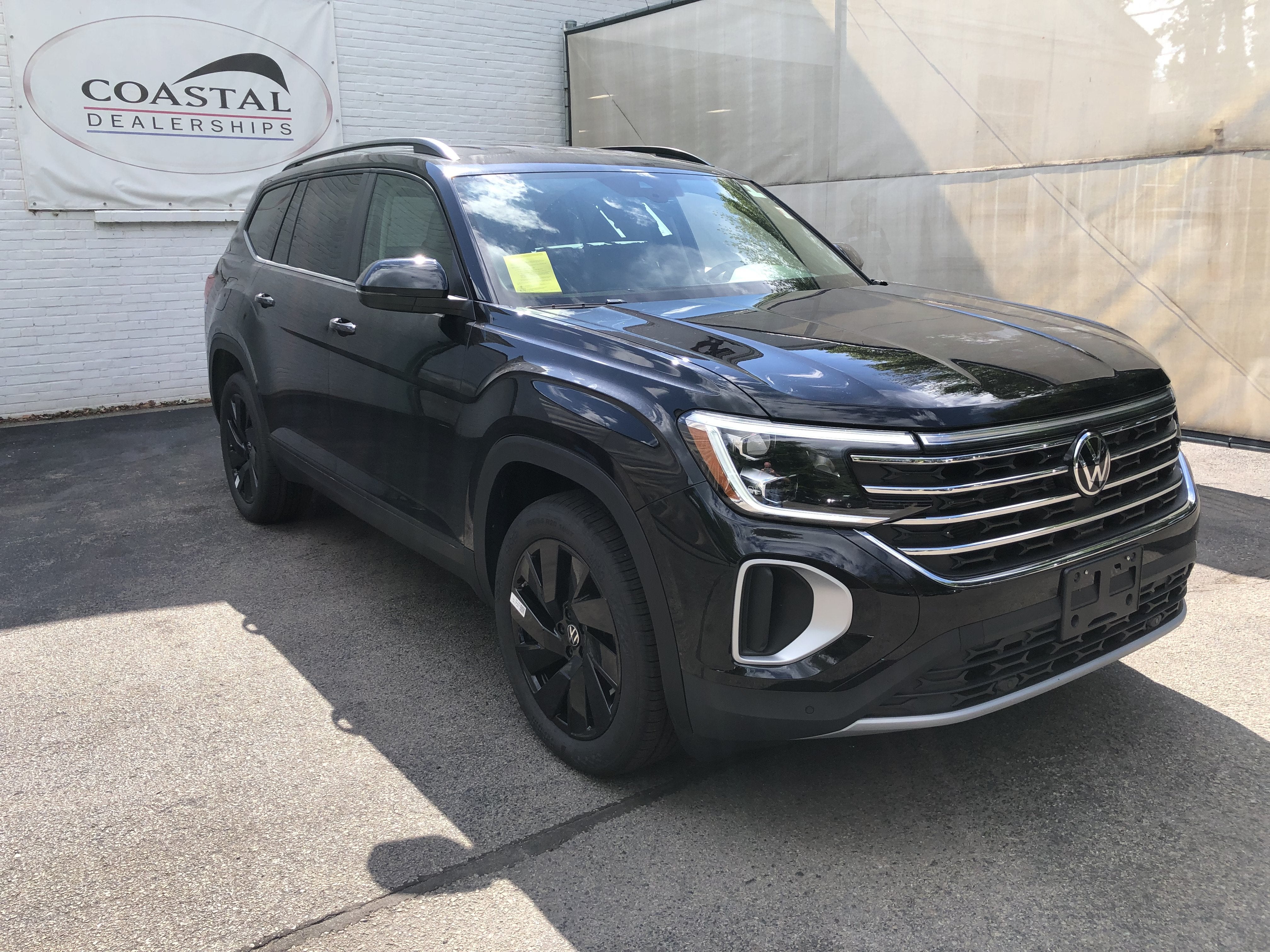 2026 Volkswagen Atlas 2.0T SE w/Technology w/black wheel package