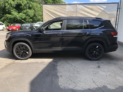 2026 Volkswagen Atlas 2.0T SE w/Technology w/black wheel package