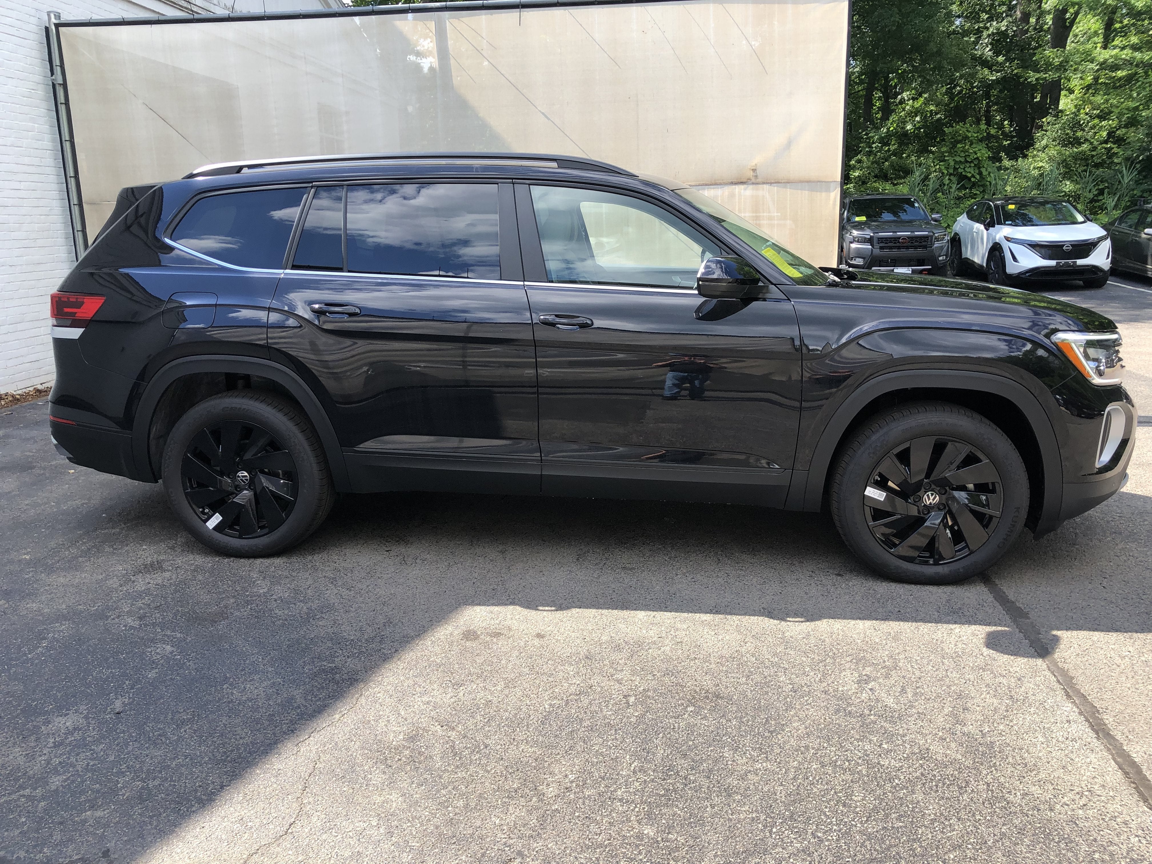 2026 Volkswagen Atlas 2.0T SE w/Technology w/black wheel package