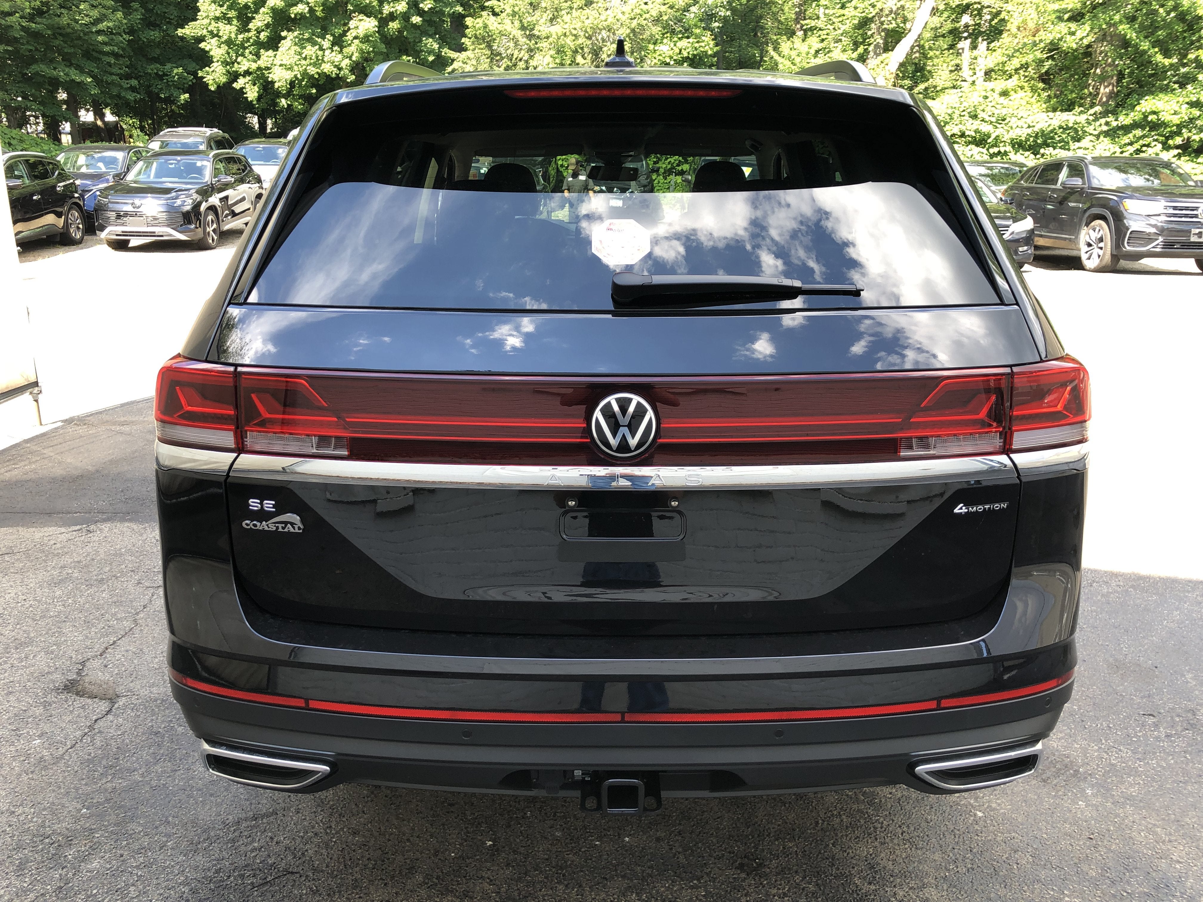 2026 Volkswagen Atlas 2.0T SE w/Technology w/black wheel package