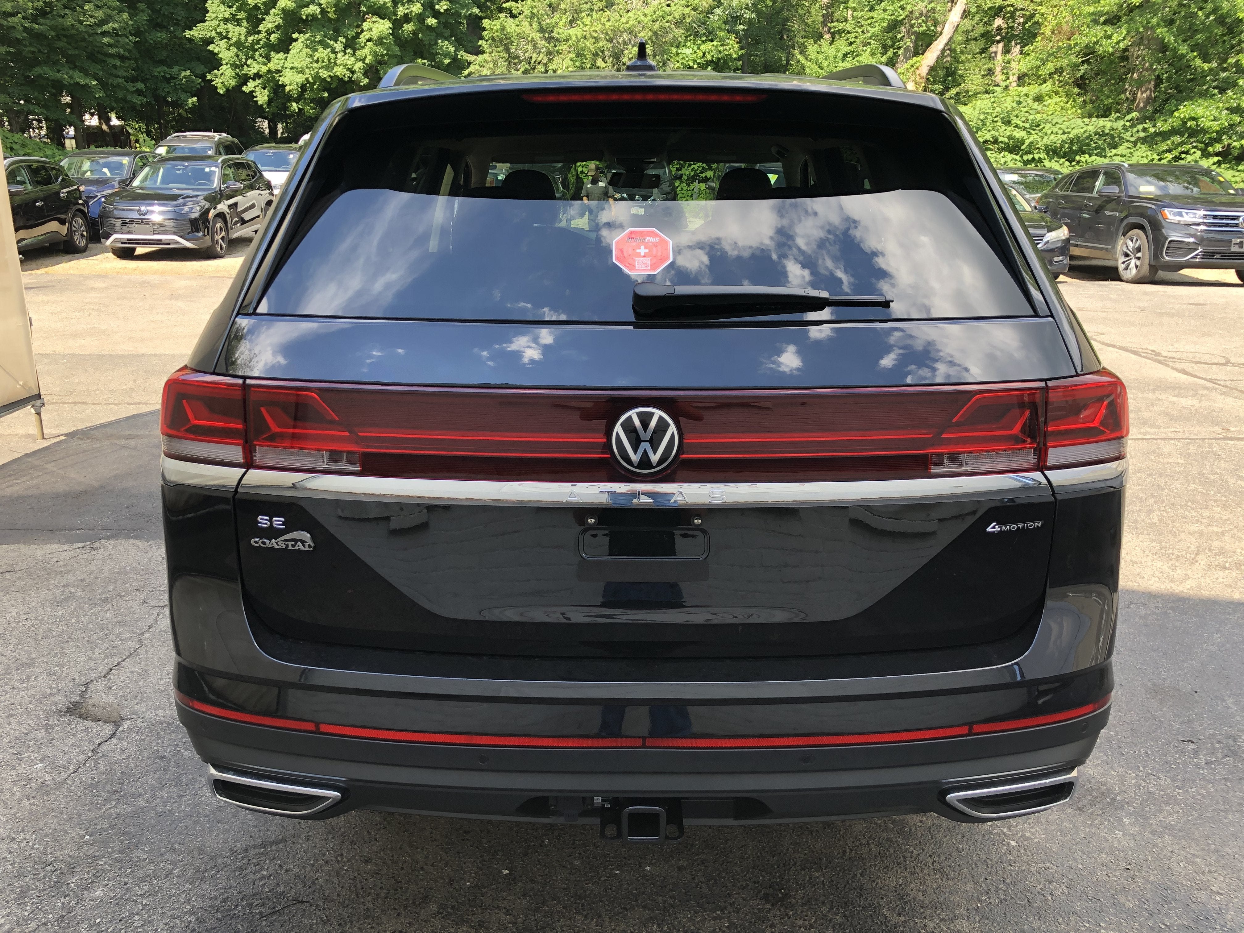 2026 Volkswagen Atlas 2.0T SE w/Technology w/black wheel package
