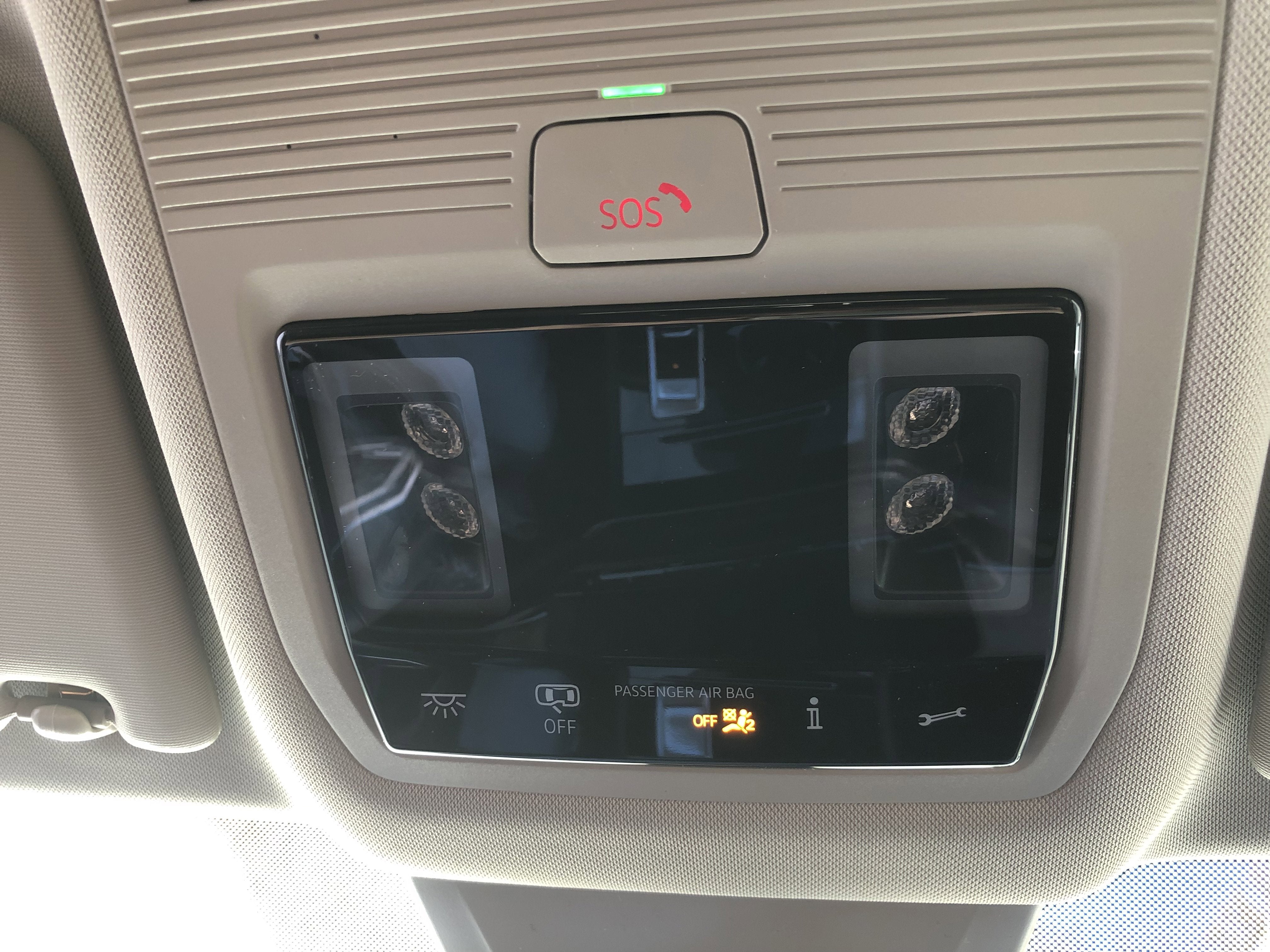 2026 Volkswagen Atlas 2.0T SE w/Technology w/captains chairs and black wheel package