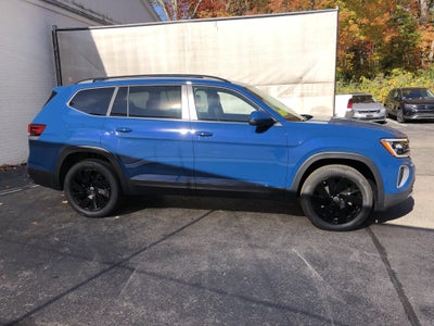 2026 Volkswagen Atlas 2.0T SE w/Technology w/captains chairs and black wheel package