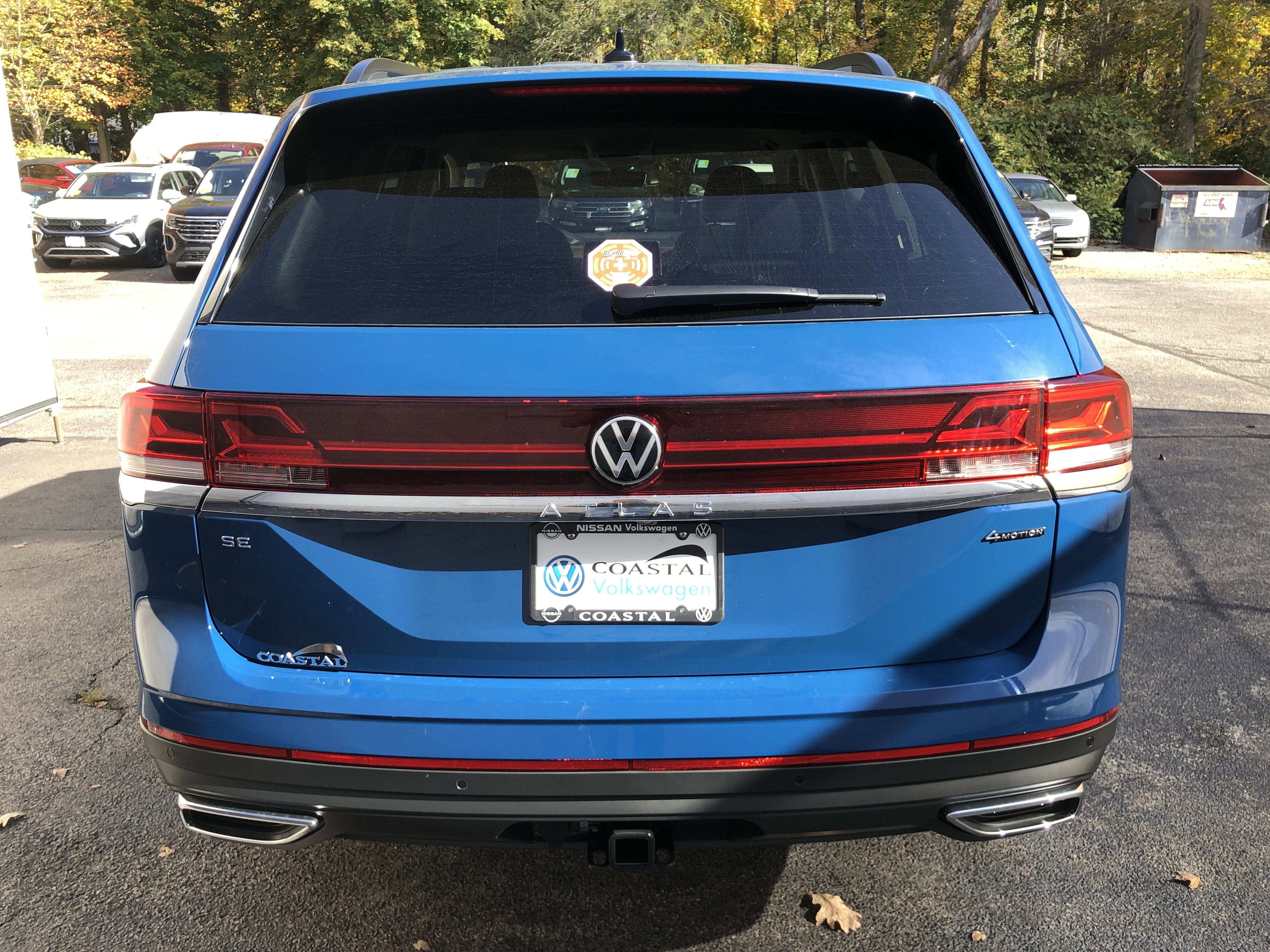 2026 Volkswagen Atlas 2.0T SE w/Technology w/captains chairs and black wheel package