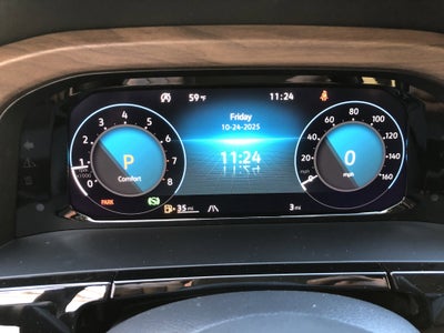 2026 Volkswagen Atlas 2.0T SE w/Technology w/captains chairs and black wheel package