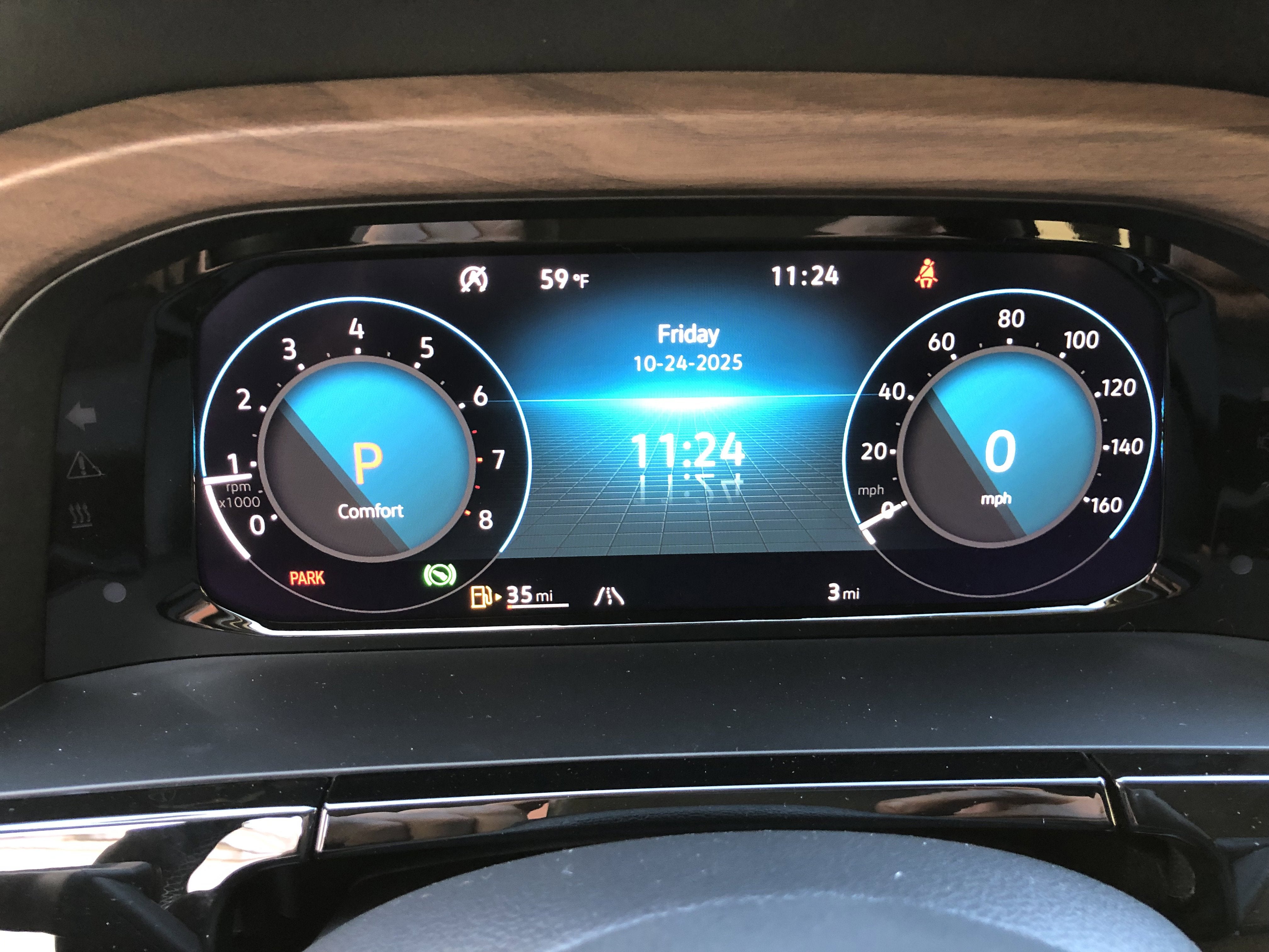 2026 Volkswagen Atlas 2.0T SE w/Technology w/captains chairs and black wheel package