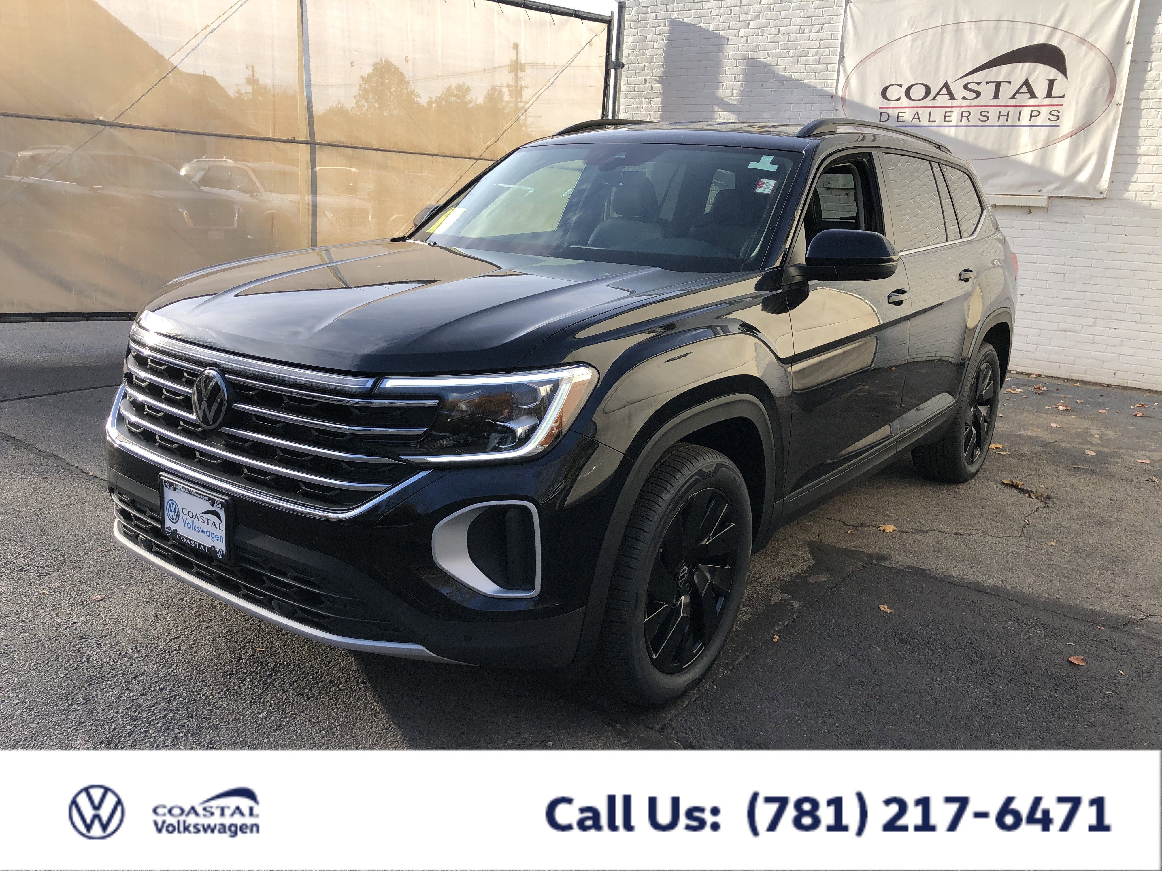 2026 Volkswagen Atlas 2.0T SE w/Technology w/captains chairs and black wheel package