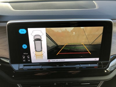 2026 Volkswagen Atlas 2.0T SE w/Technology w/captains chairs and black wheel package