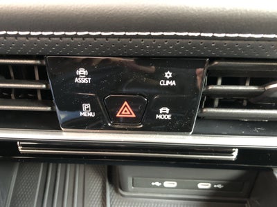 2026 Volkswagen Atlas 2.0T SE w/Technology w/captains chairs and black wheel package