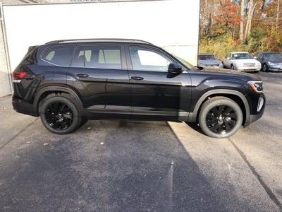 2026 Volkswagen Atlas 2.0T SE w/Technology w/captains chairs and black wheel package