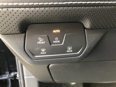 2026 Volkswagen Atlas 2.0T SE w/Technology w/captains chairs and black wheel package