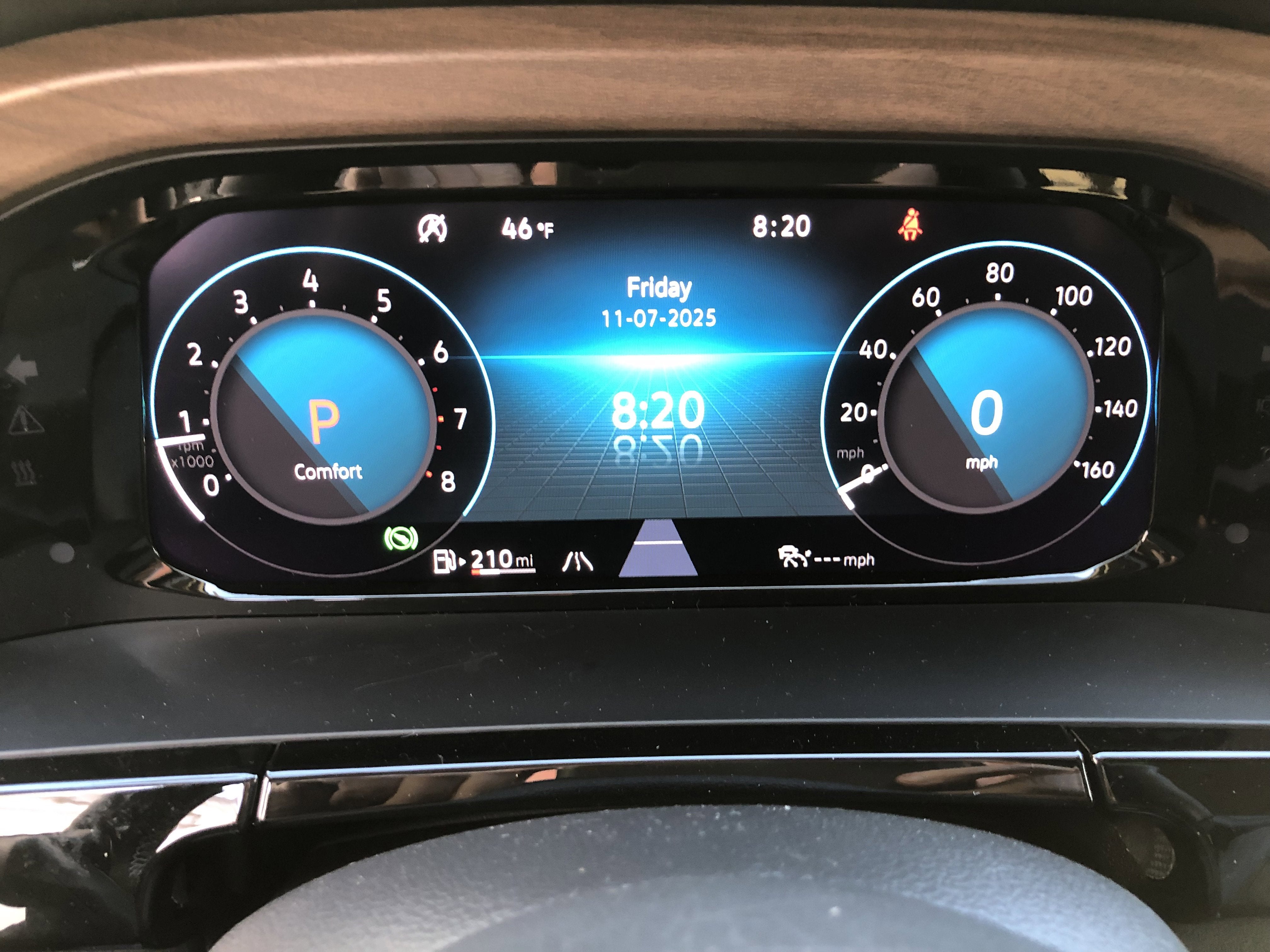 2026 Volkswagen Atlas 2.0T SE w/Technology w/captains chairs and black wheel package