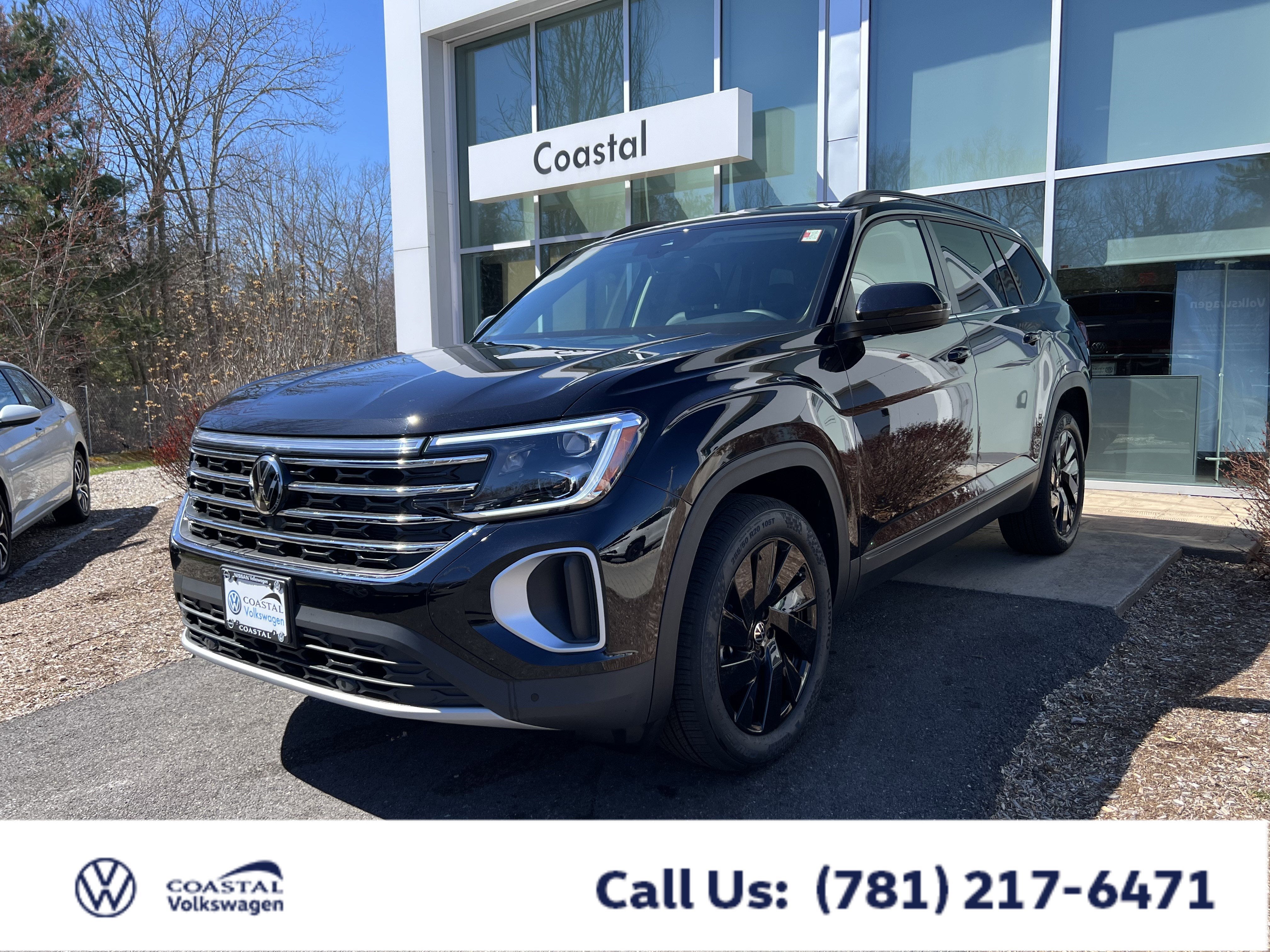 2026 Volkswagen Atlas 2.0T SE w/Technology w/captains chairs and black wheel package