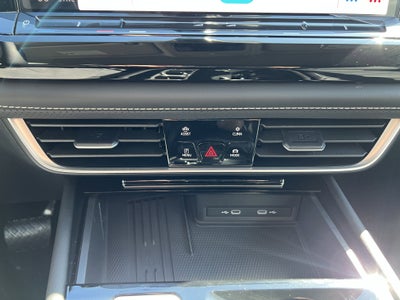 2026 Volkswagen Atlas 2.0T SE w/Technology w/captains chairs and black wheel package