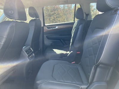 2026 Volkswagen Atlas 2.0T SE w/Technology w/captains chairs and black wheel package