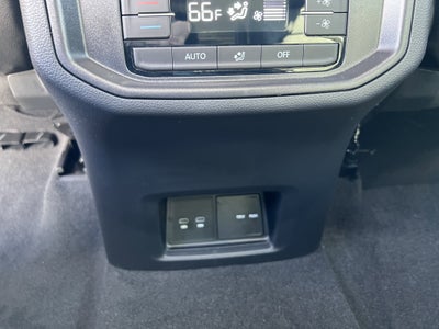 2026 Volkswagen Atlas 2.0T SE w/Technology w/captains chairs and black wheel package