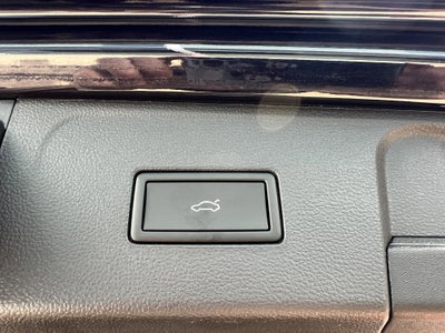2026 Volkswagen Atlas 2.0T SE w/Technology w/captains chairs and black wheel package