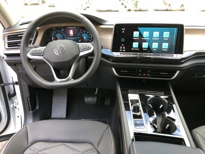 2026 Volkswagen Atlas 2.0T SE w/Technology w/captains chairs and black wheel package