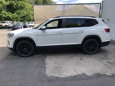 2026 Volkswagen Atlas 2.0T SE w/Technology w/captains chairs and black wheel package